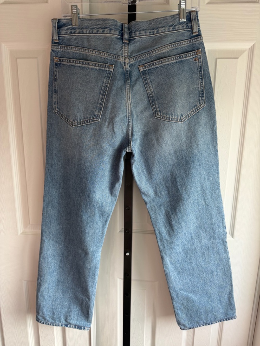 NWT Madewell Faded Light Blue Straight Jeans Leg.
Women’s Size: 28 - Picture 2 of 10
